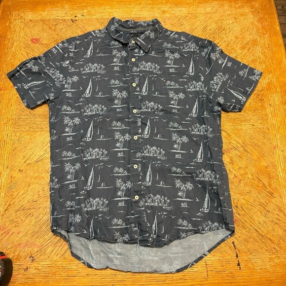 Tommy Hilfiger Hawaiian Sail Boat Shirt Mens Large Grey Custom Fit Button Up - Picture 1 of 5